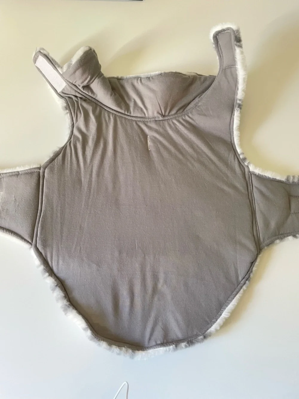 Koolaburra UGG Medium Danny Faux Fur Reversible Pet Vest Cozy White Gray Plaid